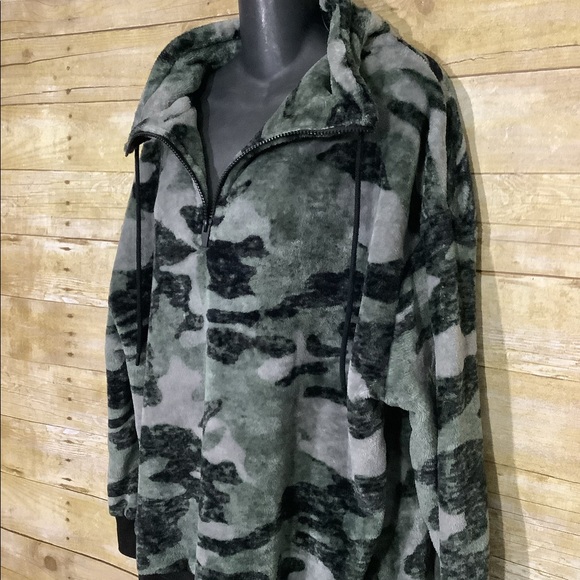 Woman’s secret treasures sleepwear top size large - Picture 2 of 3